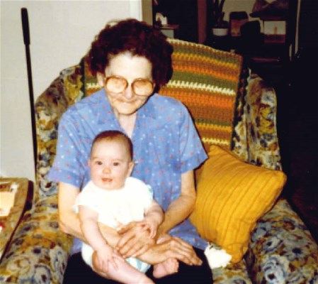 Mildred Shortridge with great granddaughter Amanda